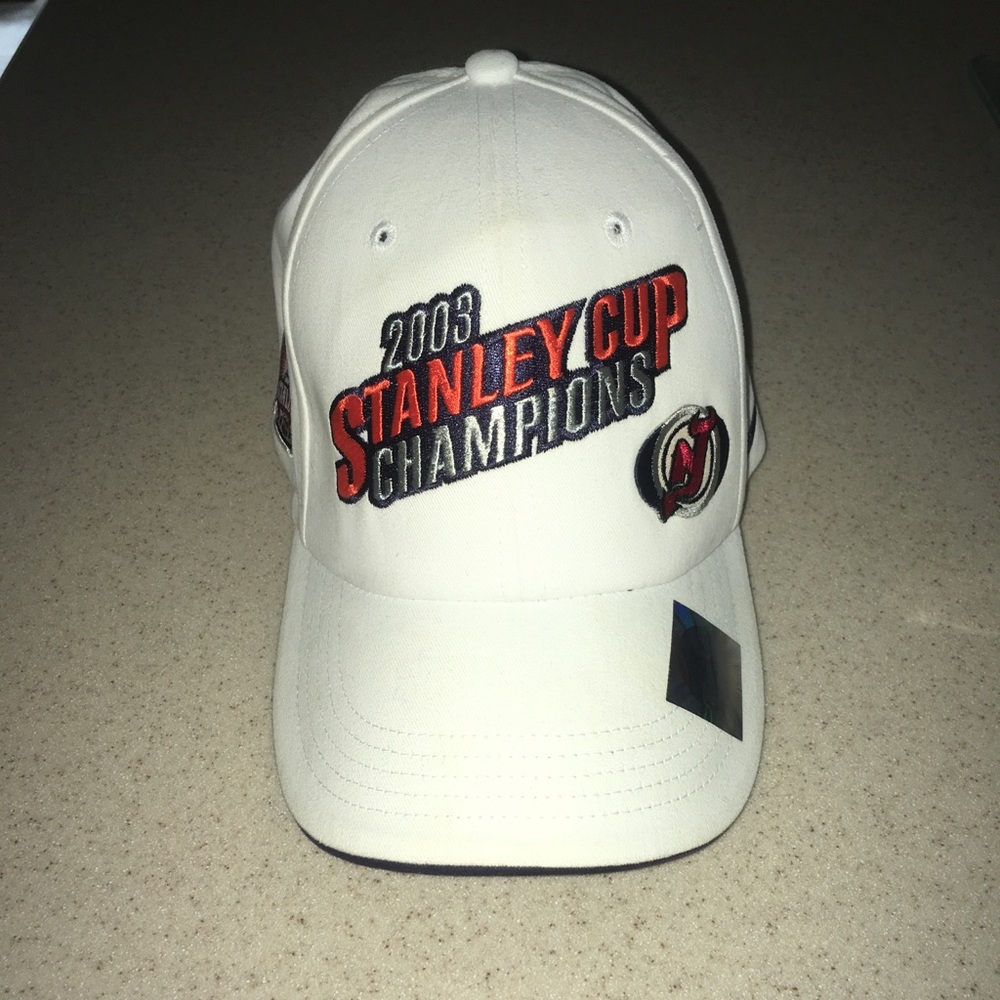 Calling All Hockey Fans! 🏒 Devilishly Good Deal on a Vintage New Jersey Devils